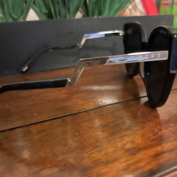 DIFF sunglasses - Picture 3 of 3